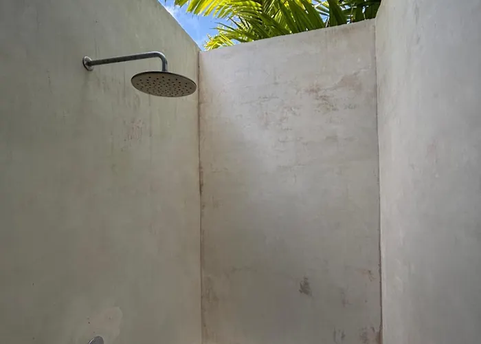 Hotel 007 Surfhouse Bali 2*