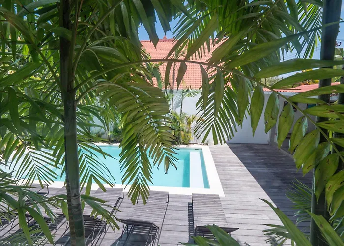 007 Surfhouse Bali 2* Uluwatu (Bali)