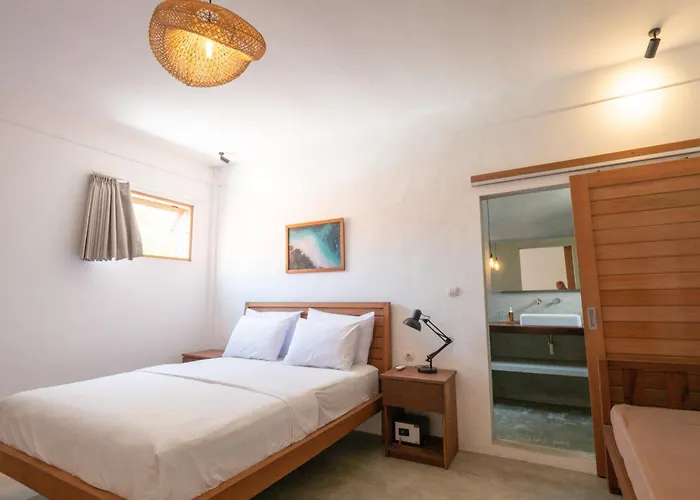 Hotel 007 Surfhouse Bali