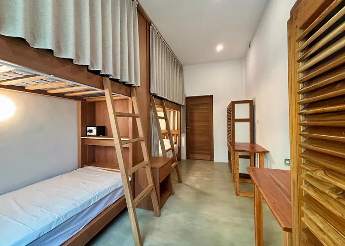 007 Surfhouse Bali 2*